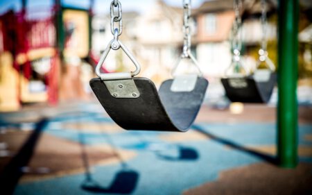 Spielplatz Schaukel Kinder Kinderrechte